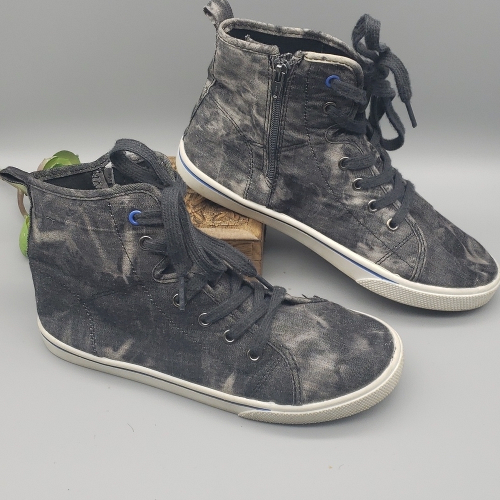 Cat & Jack boys gray high top sneakers, size 4